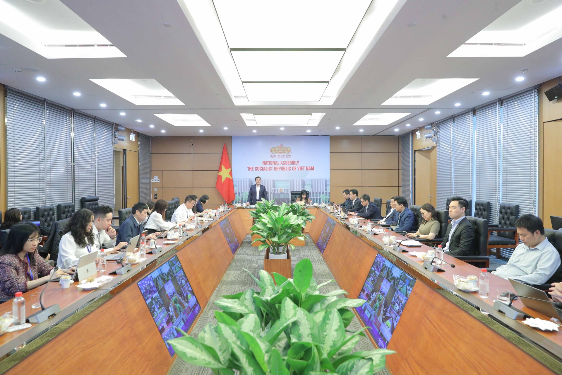 toan-canh-2.jpg