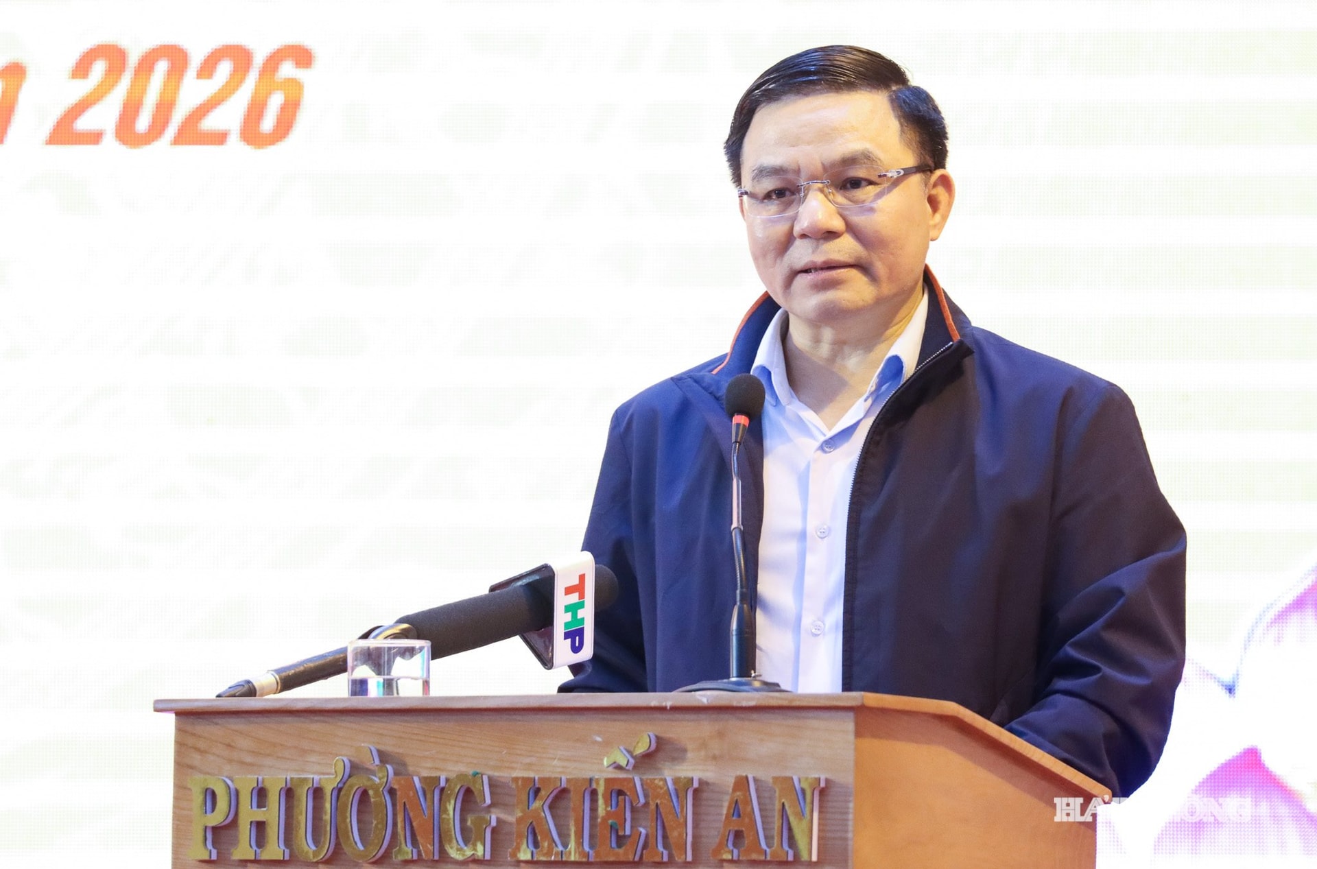 Đồng chí Lê Mạnh Hùng, Uỷ viên Trung ương Đảng, Quyền Bộ trưởng Bộ Công thương trình bày chương trình hành động tại Hội nghị tiếp xúc cử tri với những người ứng cử đại biểu Quốc hội khoá XVI tại phường Kiến An