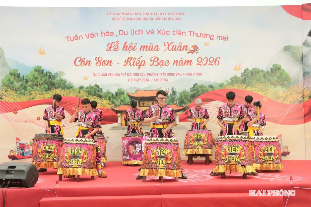 Màn trống hội sôi động tại Di sản thế giới Côn Sơn - Kiếp Bạc