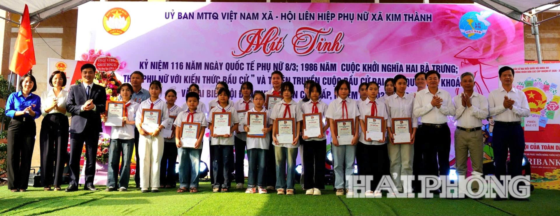 trao-giai-ve-tranh(1).jpg