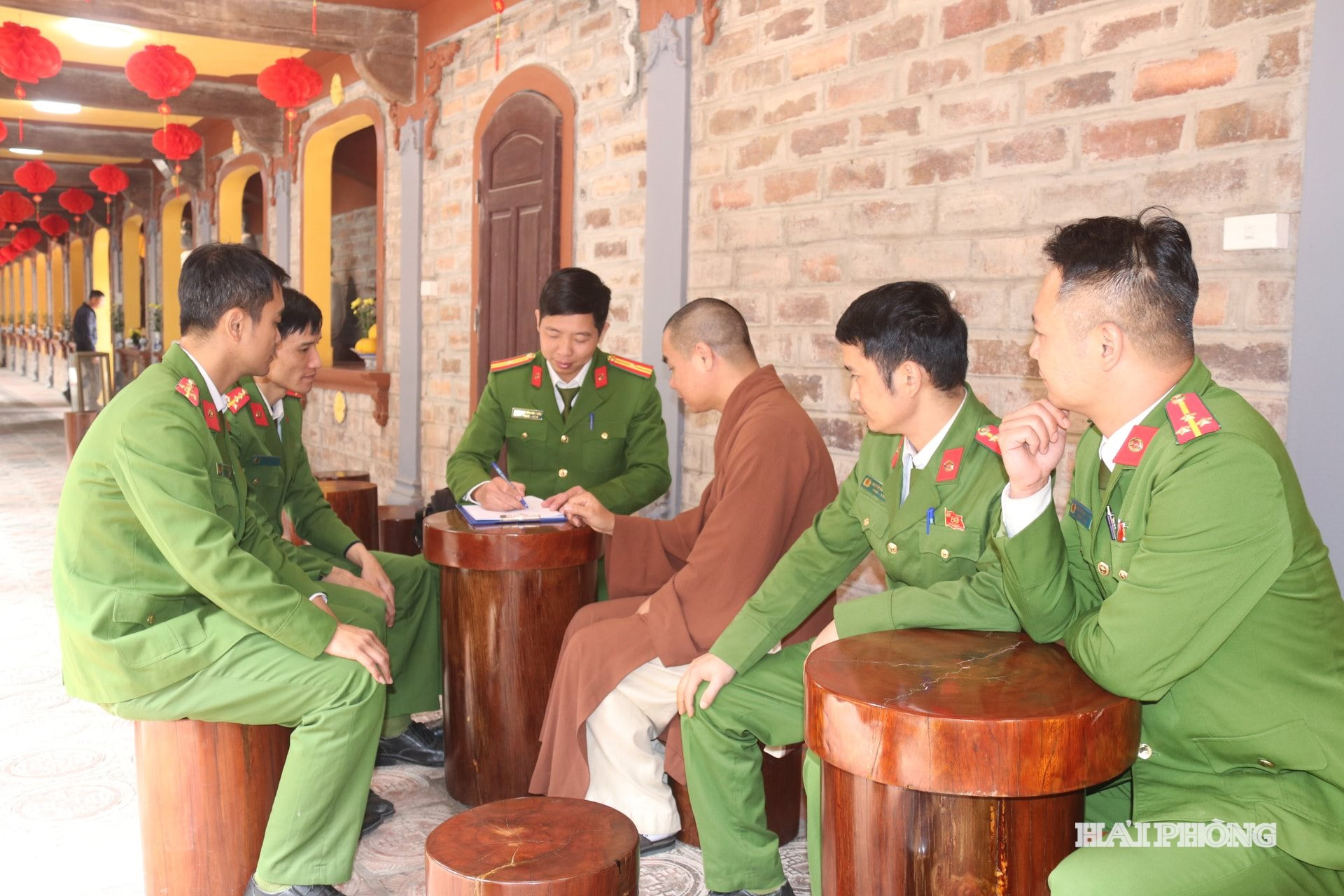 den-tranh-1-.jpg