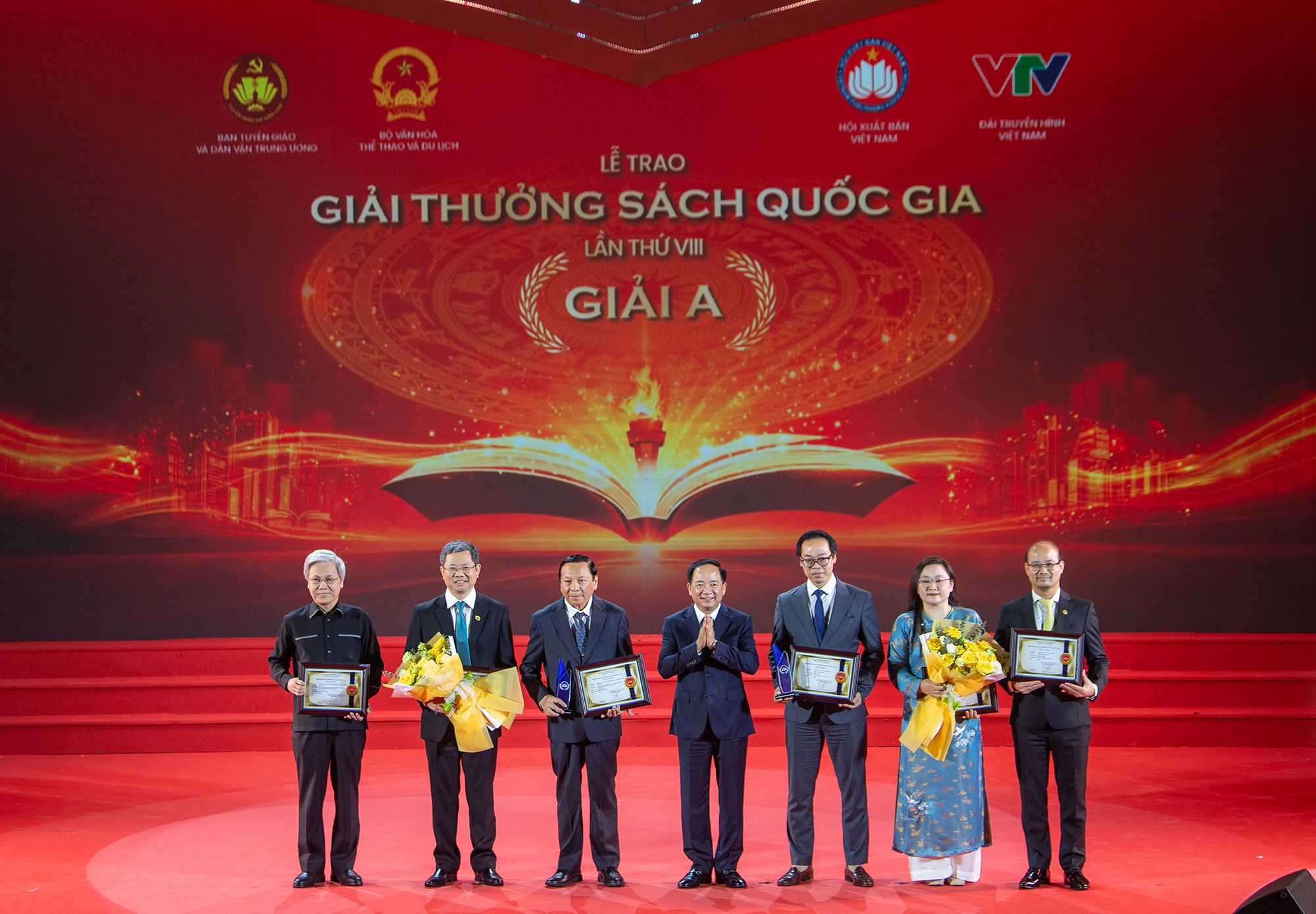 Giải thưởng Sách Quốc gia lần thứ VIII: 2 tác phẩm về lịch sử được trao giải cao nhất - Ảnh 1. Giải thưởng Sách Quốc gia lần thứ VIII: 2 tác phẩm về lịch sử được trao giải cao nhất - Ảnh 1.