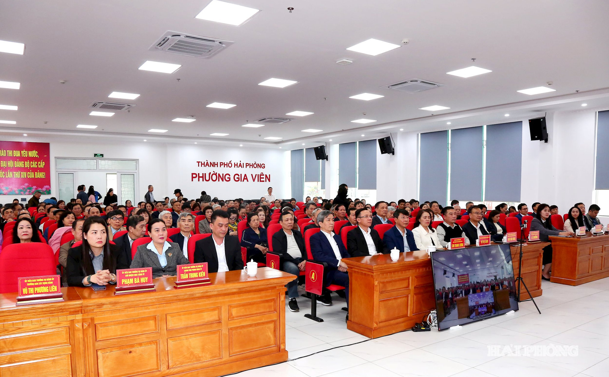 Hội nghị tiếp xúc cử tri với những người ứng cử đại biểu HĐND thành phố khóa XVI , nhiệm kỳ 2026-2031 đơn vị bầu cử số 02.