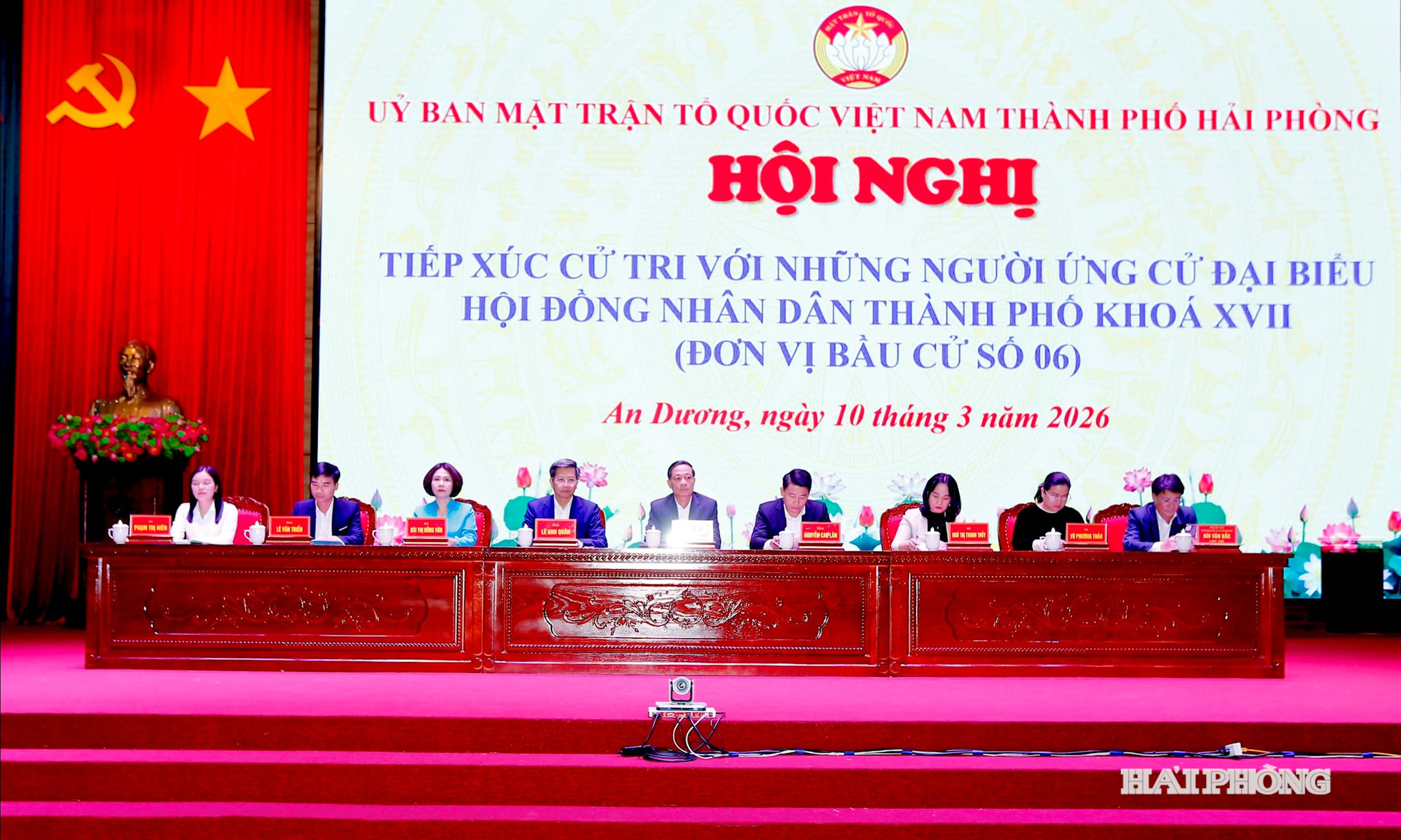 Đồng chí Đỗ Mạnh Hiến, Phó bí thư Thường trực Thành ủy cùng các đại biểu ứng cử HĐND thành phố tiếp xúc cử tri tại phường An Dương.