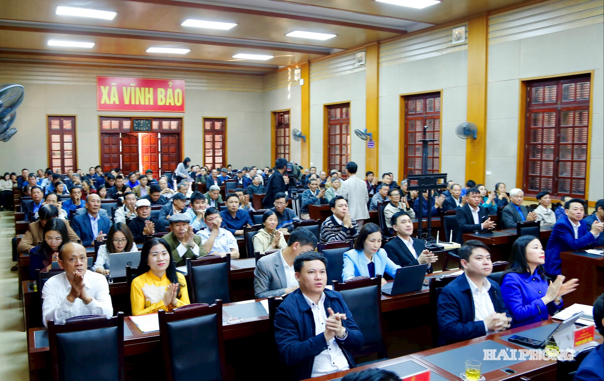 Các đại biểu dự hội nghị.