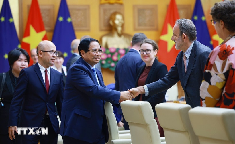 Thủ tướng Phạm Minh Chính tiếp đại diện Phái đoàn Liên minh châu Âu tại Việt Nam và Đại sứ các nước thành viên EU tại Việt Nam. (Ảnh: Dương Giang/TTXVN)