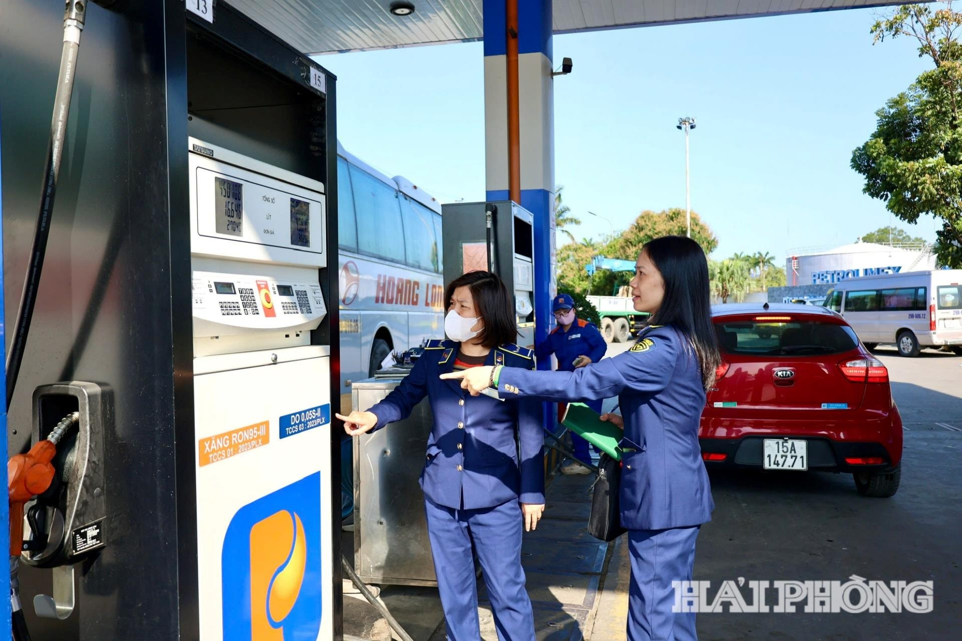 Secondo il Dipartimento dell'Industria e del Commercio di Hai Phong, quasi 500 distributori di benzina in città sono attualmente operativi regolarmente.