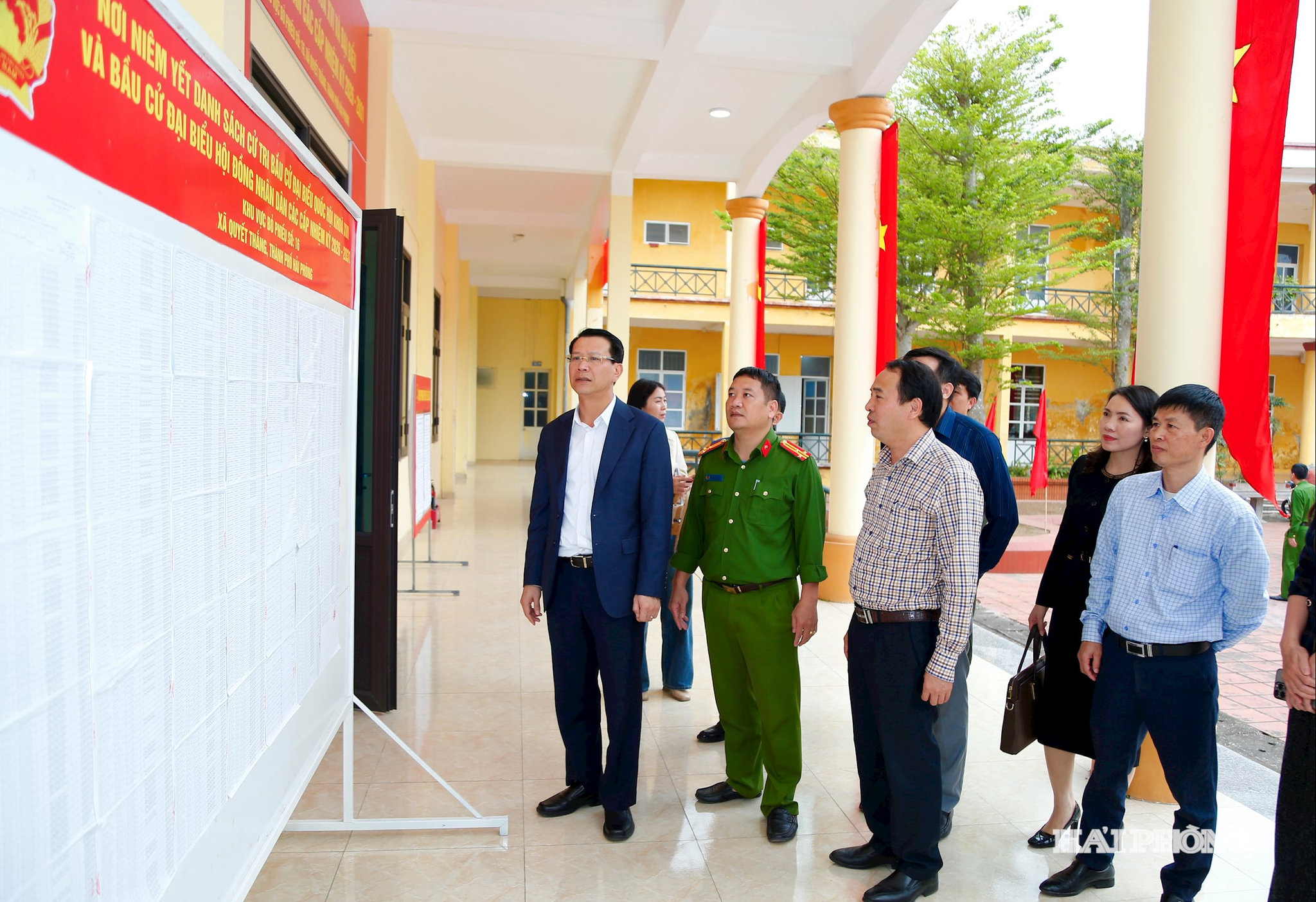 Đồng chí Bùi Đức Quang, Phó chủ tịch HĐND thành phố Kiểm tra công tác chuẩn bị phục vụ bầu cử tại điểm bầu cử Cơ sở cai nghiện ma tuý số 2 (xã Quyết Thắng).