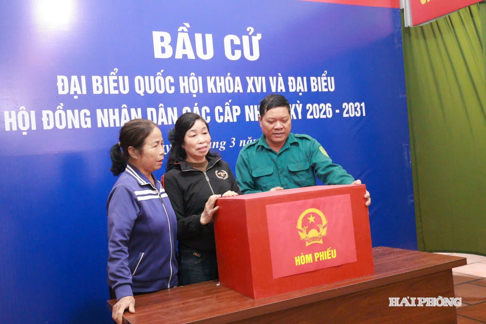 Với các điểm bỏ phiếu tại nhà dân, việc chuẩn bị hòm phiếu và phải được kiểm tra kỹ càng và bảo đảm an toàn tuyệt đối.