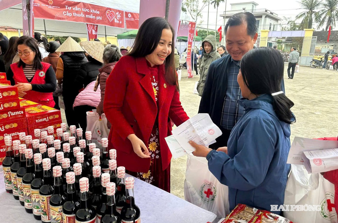 Các đơn vị quan tâm, hỗ trợ hộ nghèo, cận nghèo