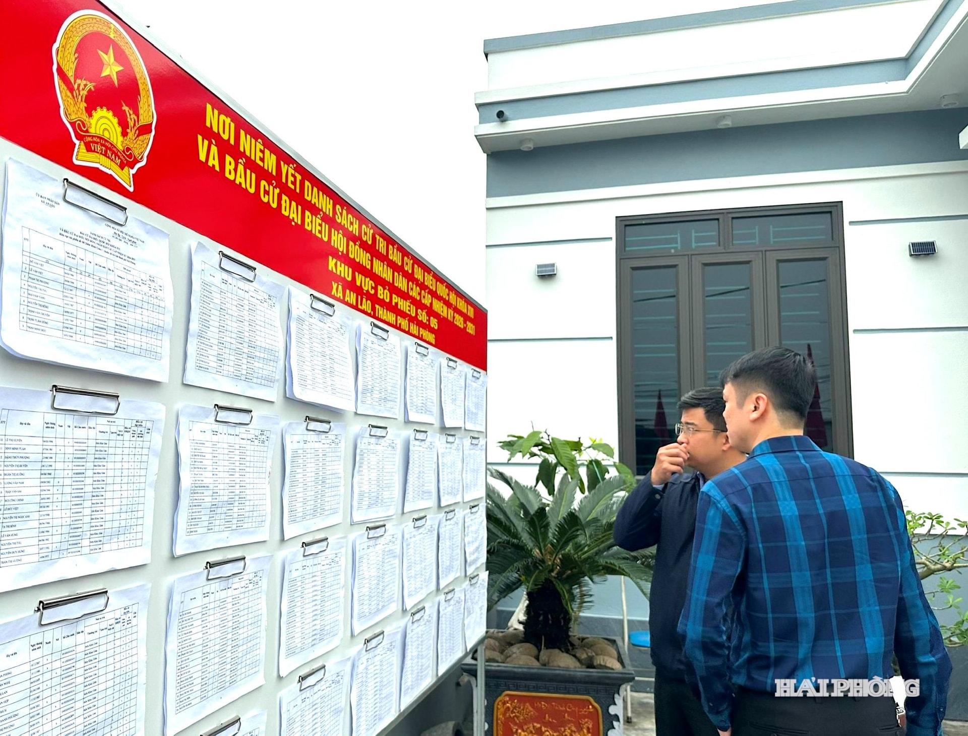 Uỷ ban Bầu cử các xã, phường, đặc khu phải báo cáo nhanh diễn biến của cuộc bầu cử, tiến độ cử tri tham gia bỏ phiếu...