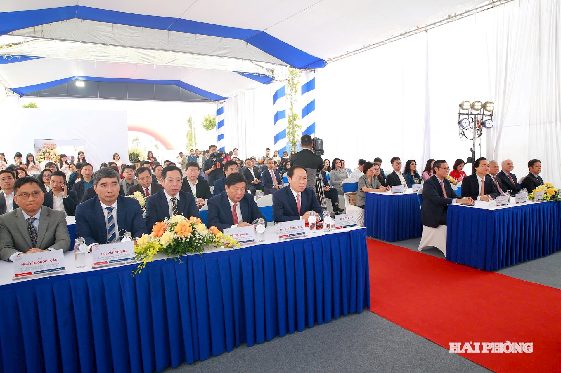 Các đại biểu dự Lễ khởi công và ra mắt 1