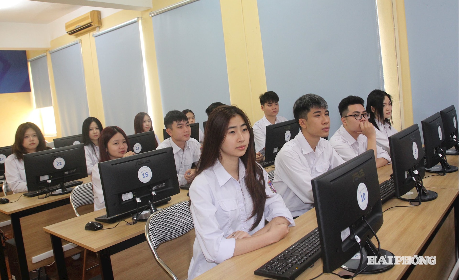 Sinh viên Trường Đại học Hàng hải Việt Nam có điều kiện học tập thuận lợi khi phòng máy tính được đưa vào sử dụng.