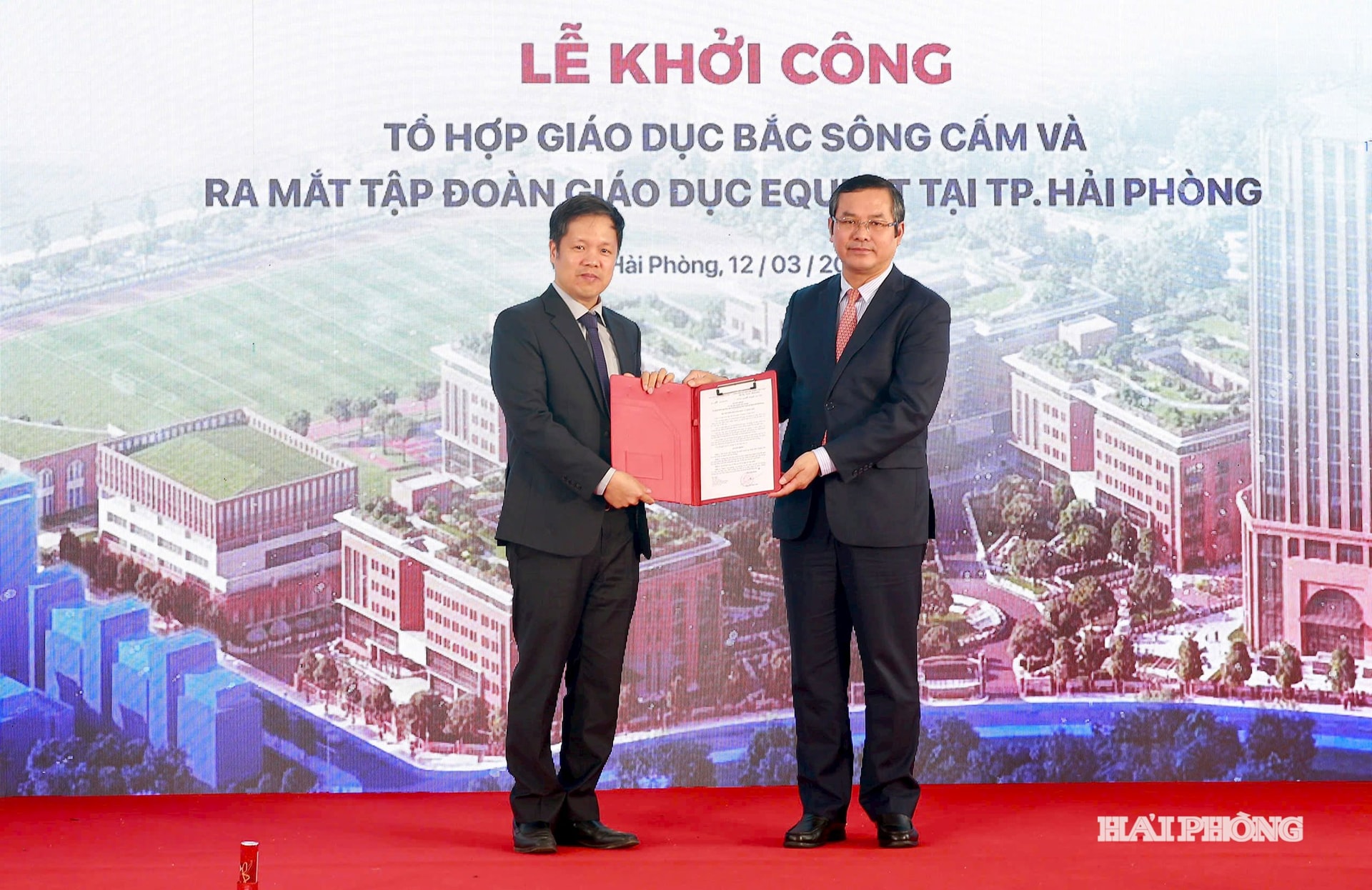 Thứ trưởng Bộ Giáo dục và Đào tạo trao quyết định thành lập Phân hiệu Trường đại học Phú Xuân tại Hải Phòng