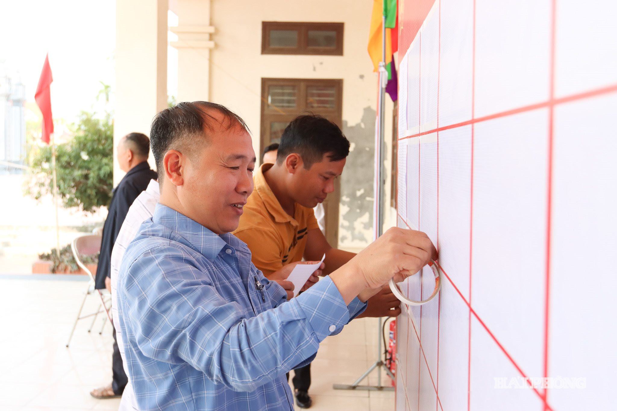 bau-cu-kien-hung-3.jpg