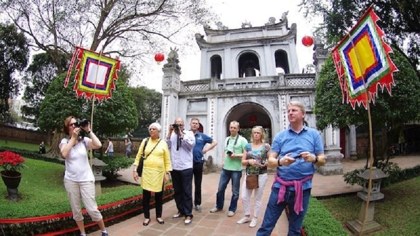 du-khach-den-ha-noi.png