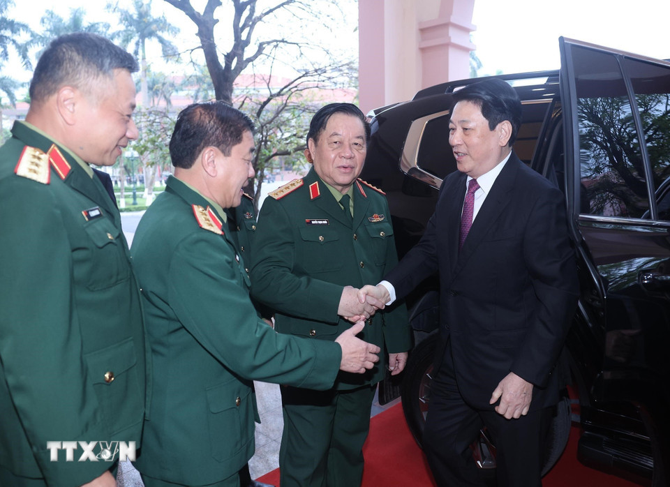 Chủ tịch nước Lương Cường đến dự lễ khai mạc và bầu cử tại khu vực bỏ phiếu số 26, phường Hoàn Kiếm, thành phố Hà Nội. (Ảnh: Lâm Khánh/TTXVN)