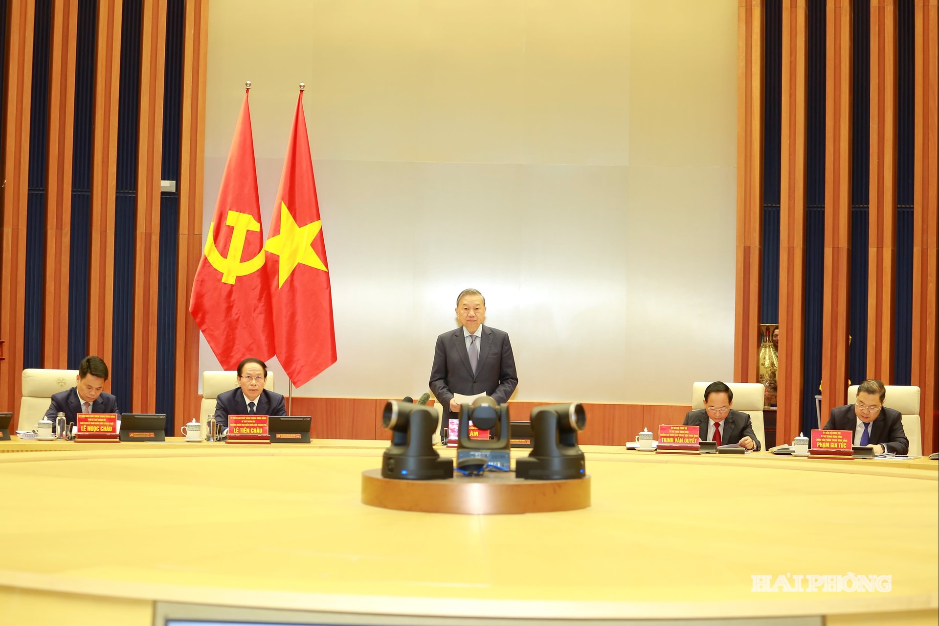 Đồng chí Tô Lâm, Tổng Bí thư phát biểu tại cuộc làm việc tại Hải Phòng.