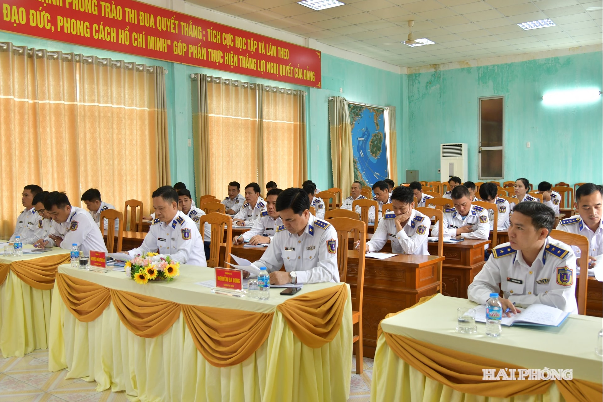 Các đại biểu dự hội nghị