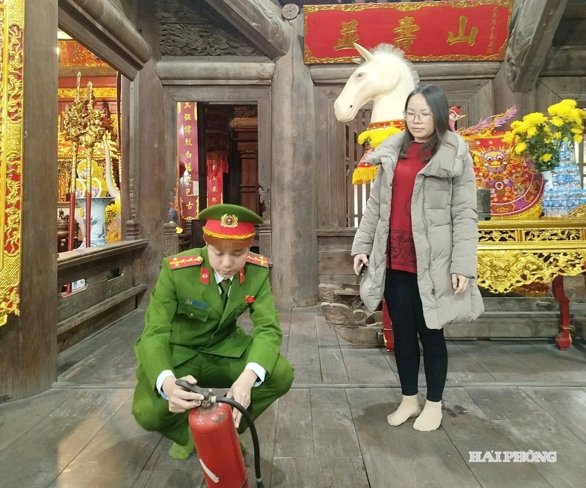 cong-an-kiem-tra-chay-no-1.jpg