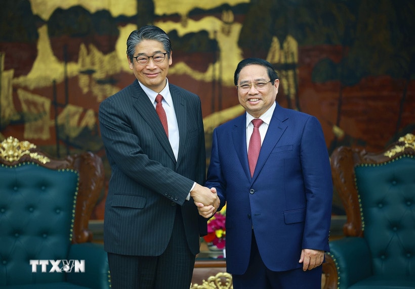 Thủ tướng Phạm Minh Chính tiếp Đại sứ Nhật Bản tại Việt Nam Ito Naoki. (Ảnh: Dương Giang/TTXVN)