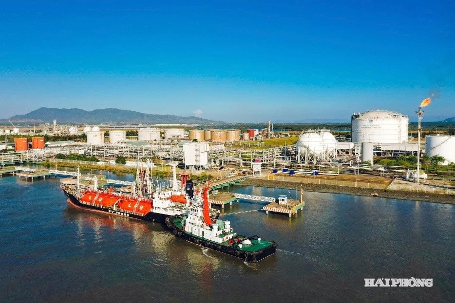 Hệ thống kho cảng LPG ca PV GAS gop phn dm bo nang lc tip nhn va phan phi LPG tren th trung