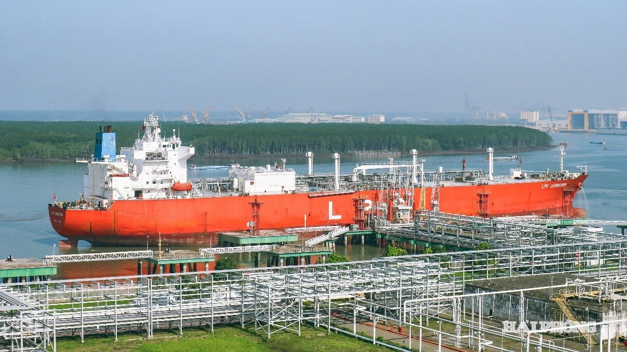H2_ Hinh nh kho cng thi dim tip nhn tau LPG lnh cp bn