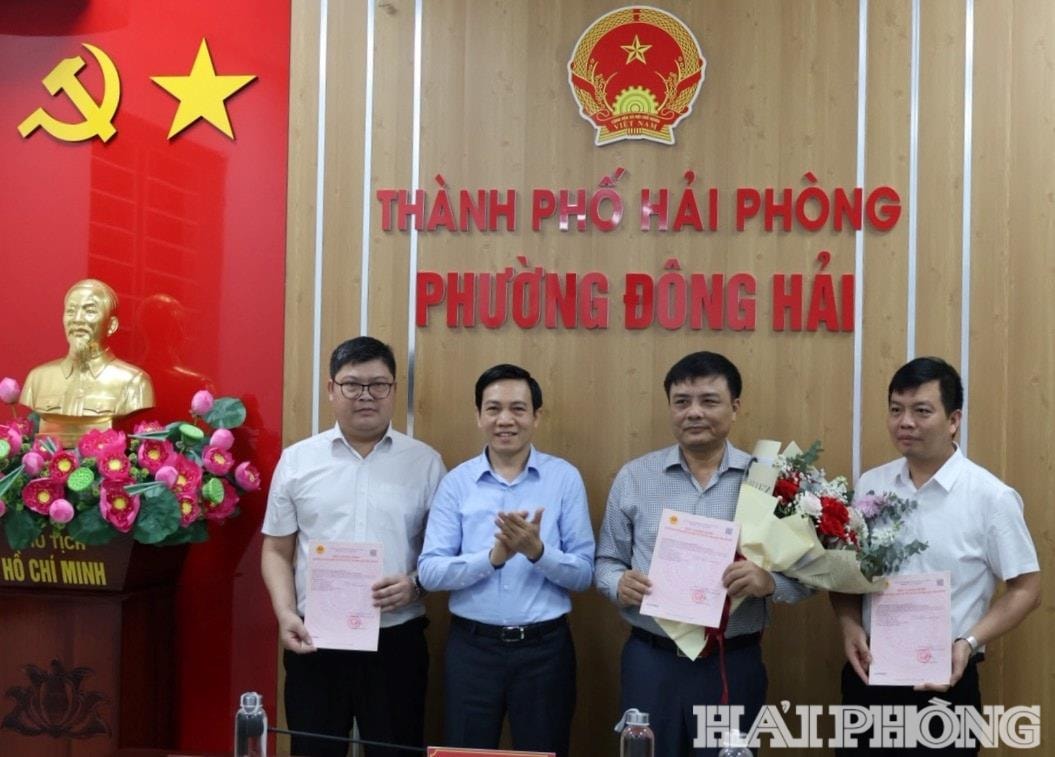 trao-giay-chung-nhan-dong-hai-1-.jpg