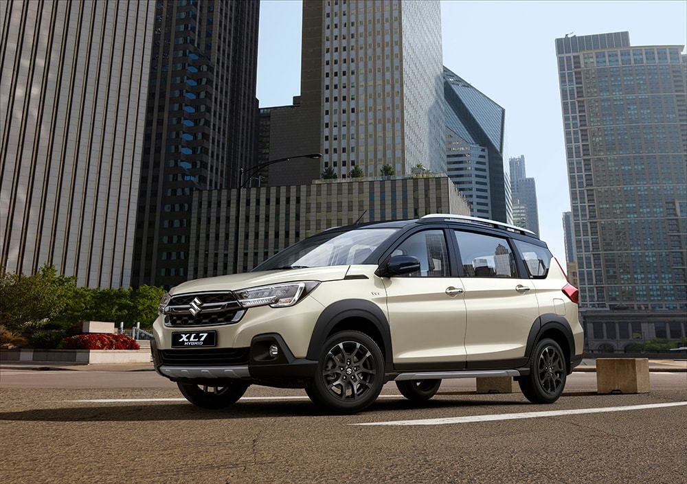 suzuki_xl7_hybrid_1.jpg