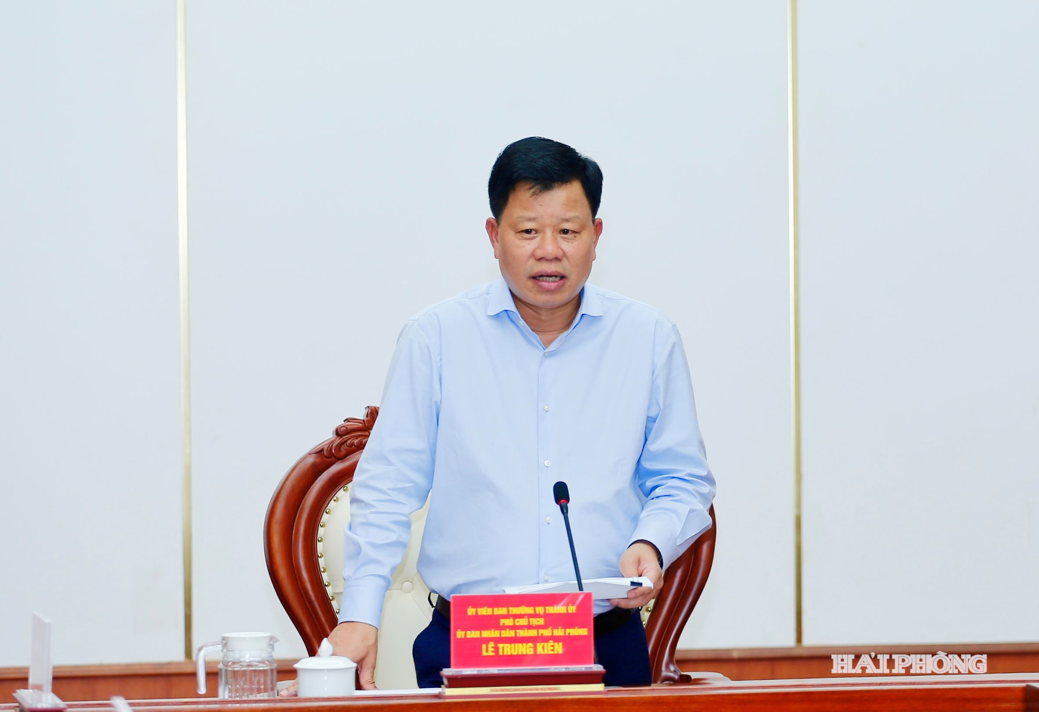 Đồng chí Lê Trung Kiên, Phó chủ tịch UBND thành phố phát biểu chỉ đạo tại cuộc làm việc.