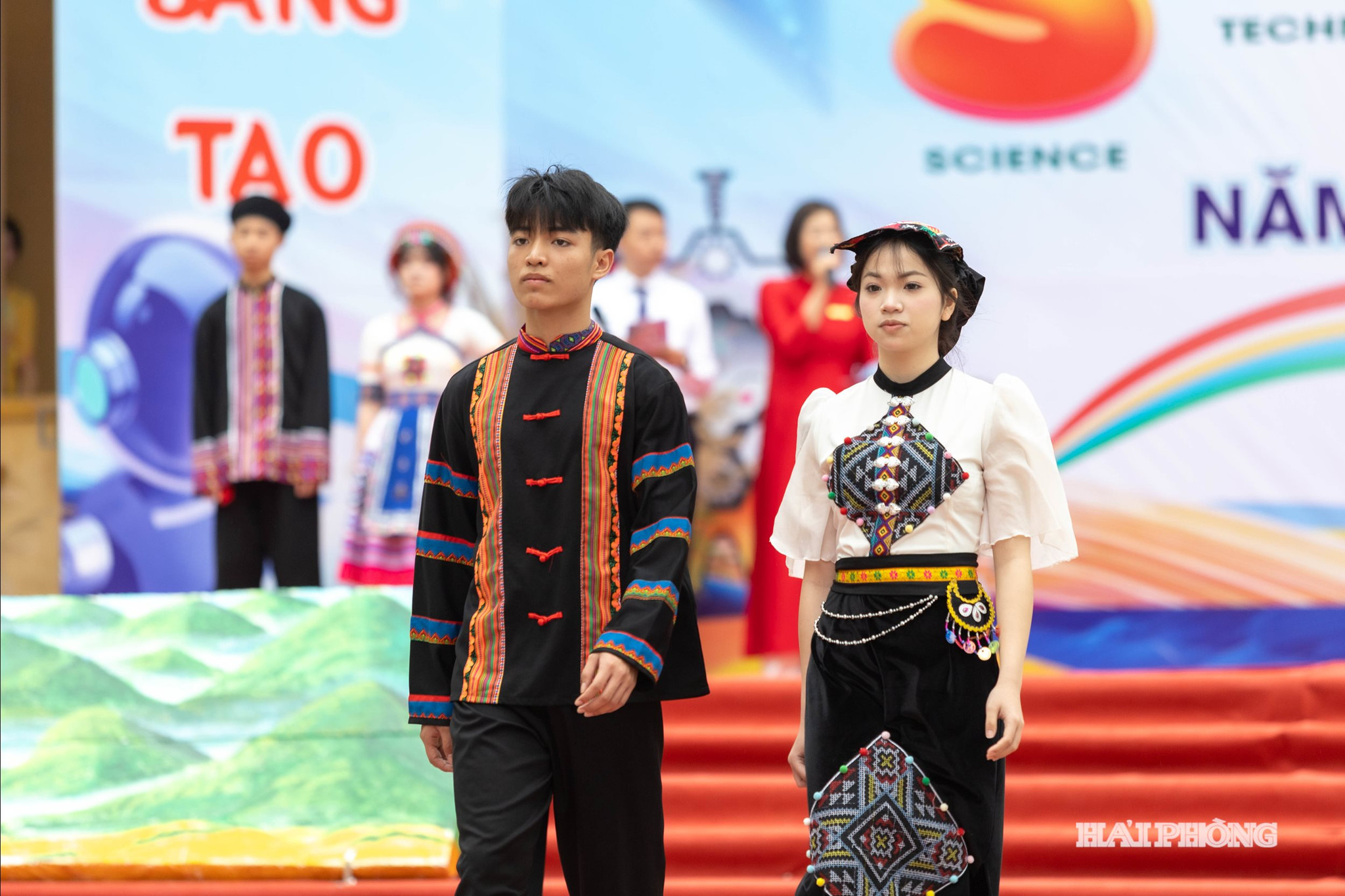 dan-toc-thieu-so-9.jpg