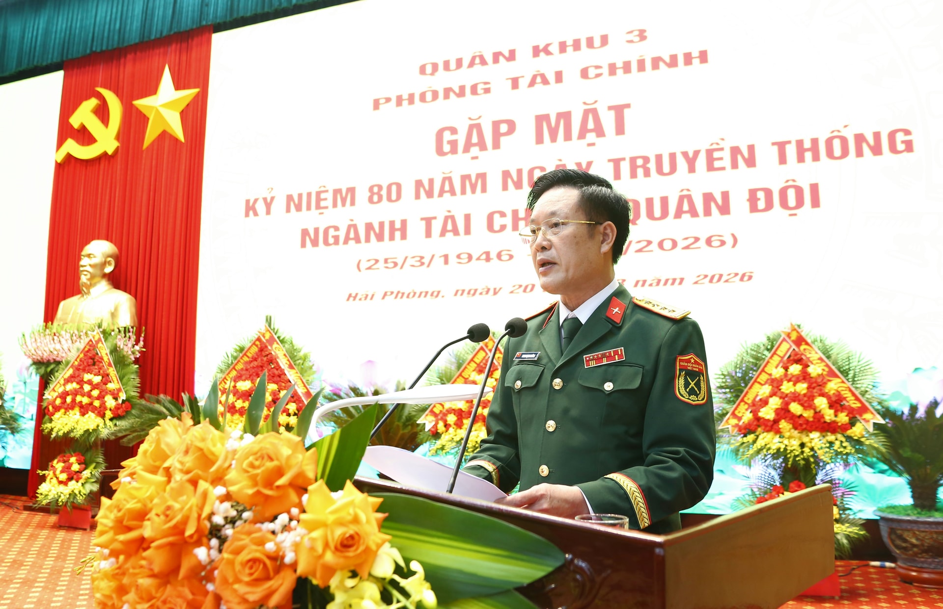 Lãnh đạo Ngành Tài chính Quân khu 3 báo cáo kết quả hoạt động tại Hội nghị.