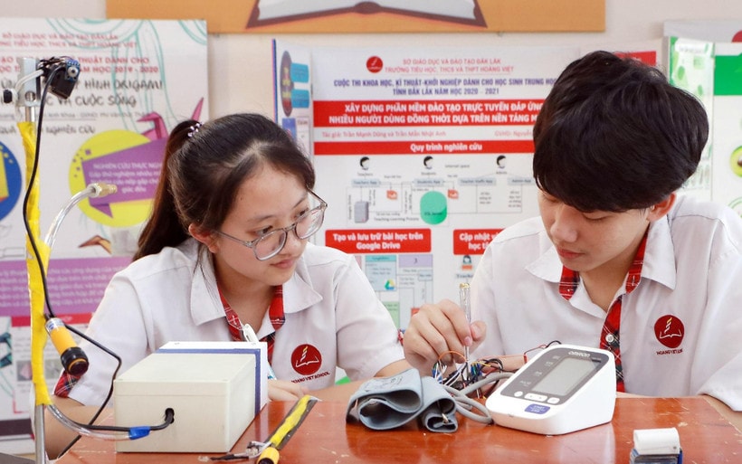 Học sinh tham gia hoạt động nghiên cứu khoa học, kỹ thuật. (Ảnh: Bộ GD-ĐT)