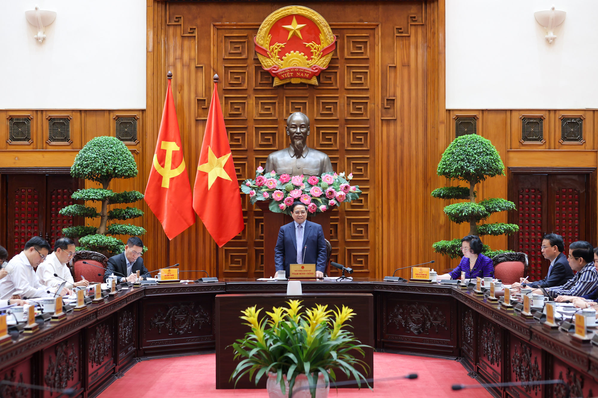 Thủ tướng: Chủ động đáp ứng đủ nhu cầu năng lượng, xăng dầu cho sản xuất, kinh doanh và tiêu dùng- Ảnh 2. Thủ tướng: Chủ động đáp ứng đủ nhu cầu năng lượng, xăng dầu cho sản xuất, kinh doanh và tiêu dùng- Ảnh 2.