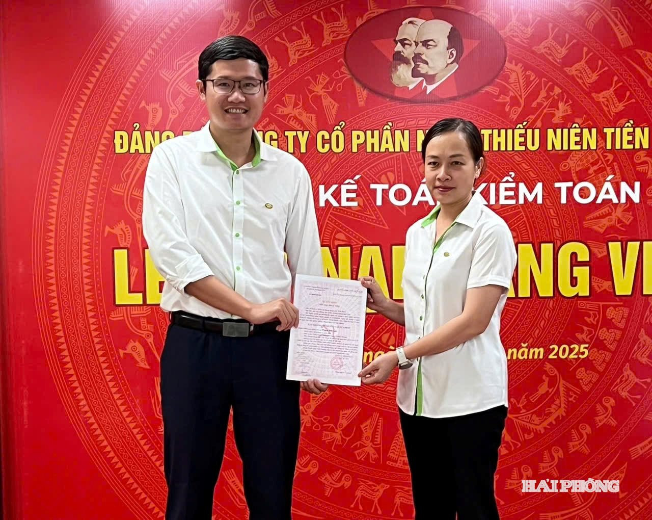dang-vien1-ngo-quyen.jpg