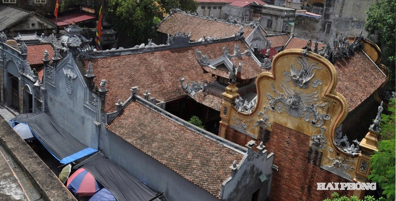 Di tích quốc gia Đền Nghè giữa lòng thành phố