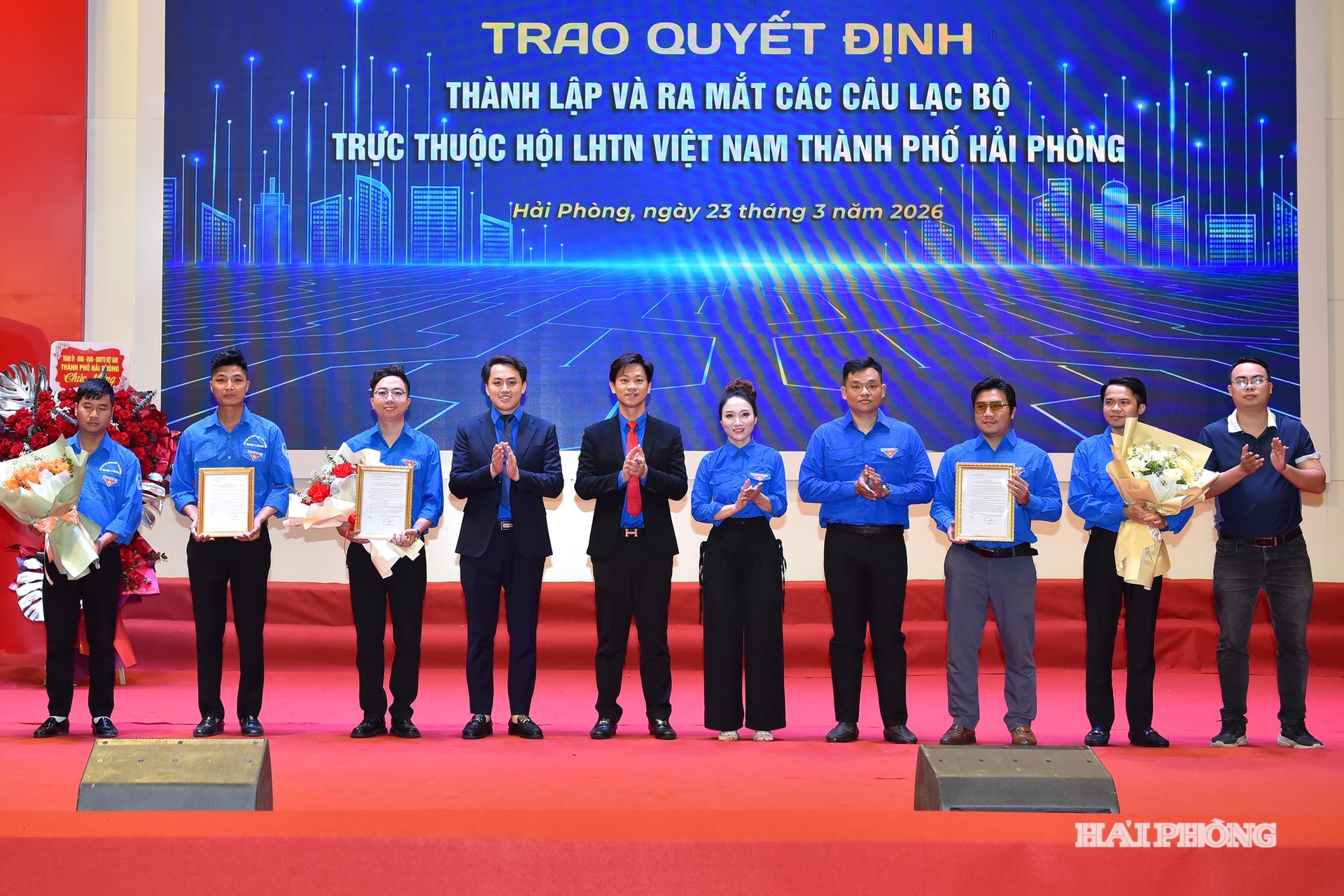 Lãnh đạo Thành đoàn trao quyết định thành lập các câu lạc bộ trực thuộc Hội LHTN Việt Nam thành phố Hải Phòng.