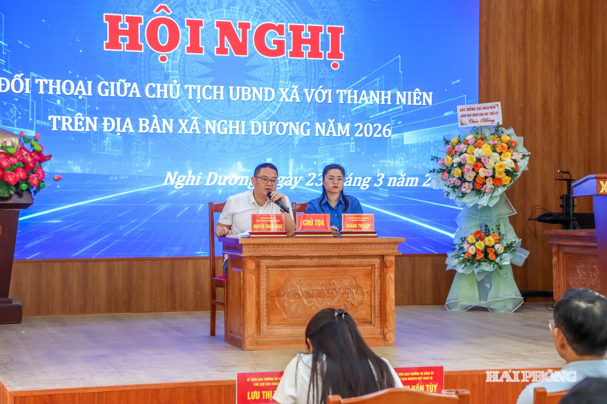 Đồng chí chủ tịch UBND xã đối thoại với đoàn viên, thanh niên