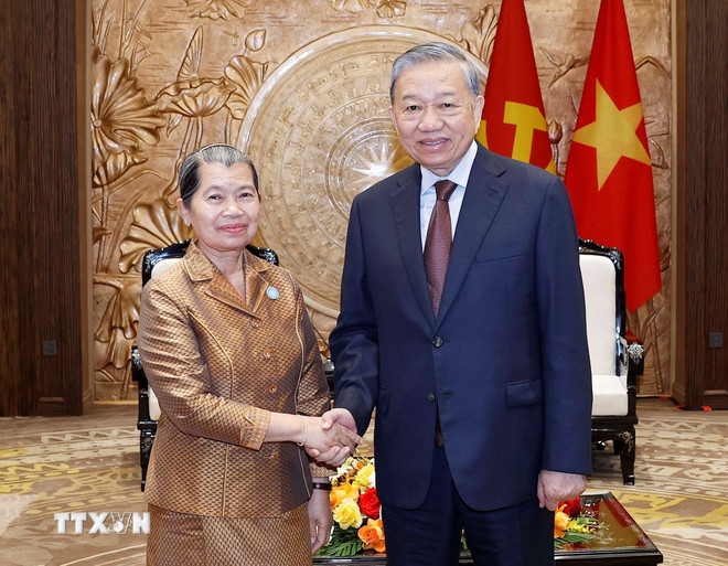 tong-bi-thu-to-lam-tiep-pho-chu-tich-dang-nhan-dan-campuchia-men-sam-an-2303-1.jpg