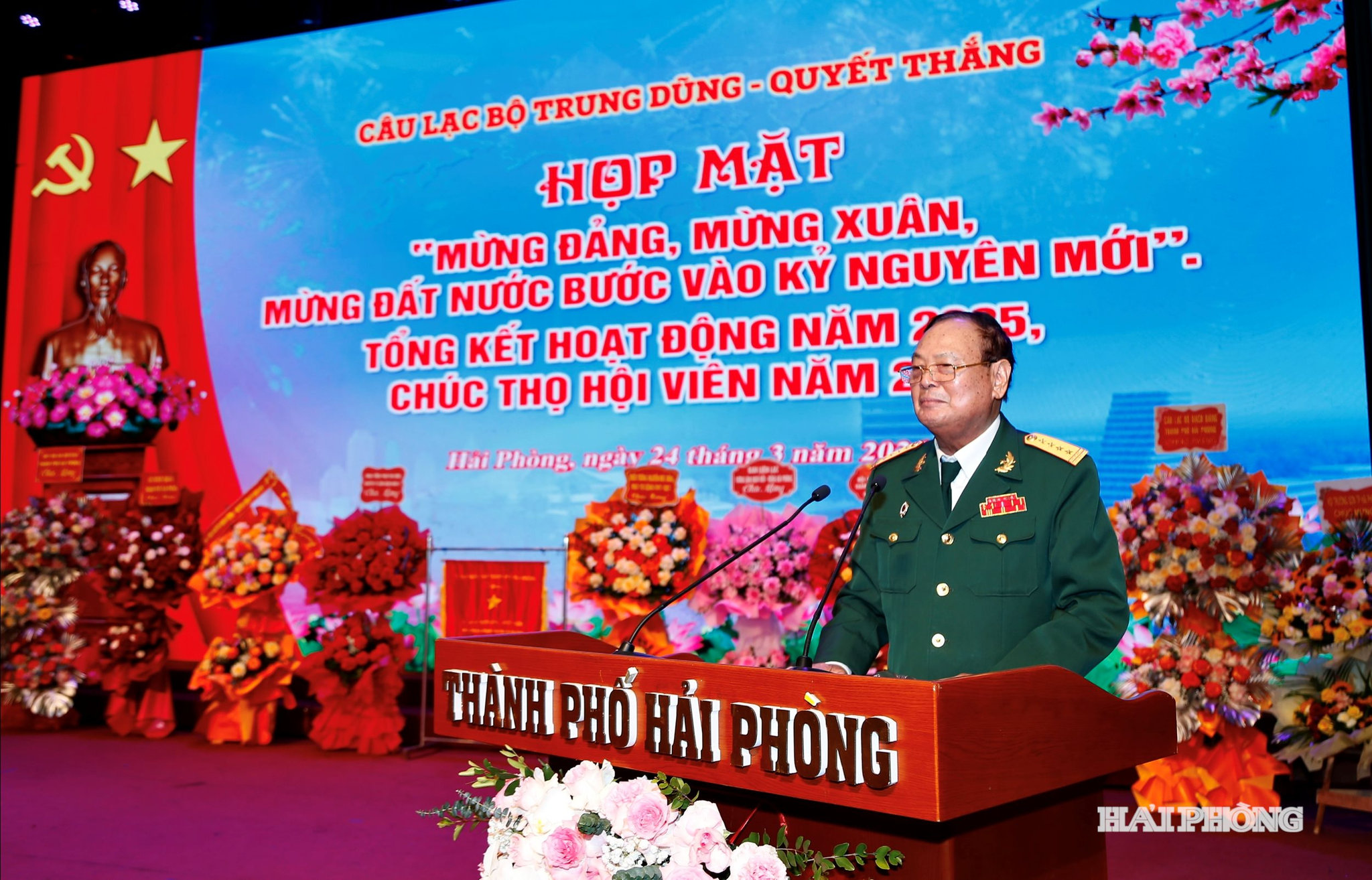 Đại tá Vũ Văn Trọng, Chủ tịch câu lạc bộ Trung Dũng-Quyết Thắng phát biểu tại cuộc họp mặt.