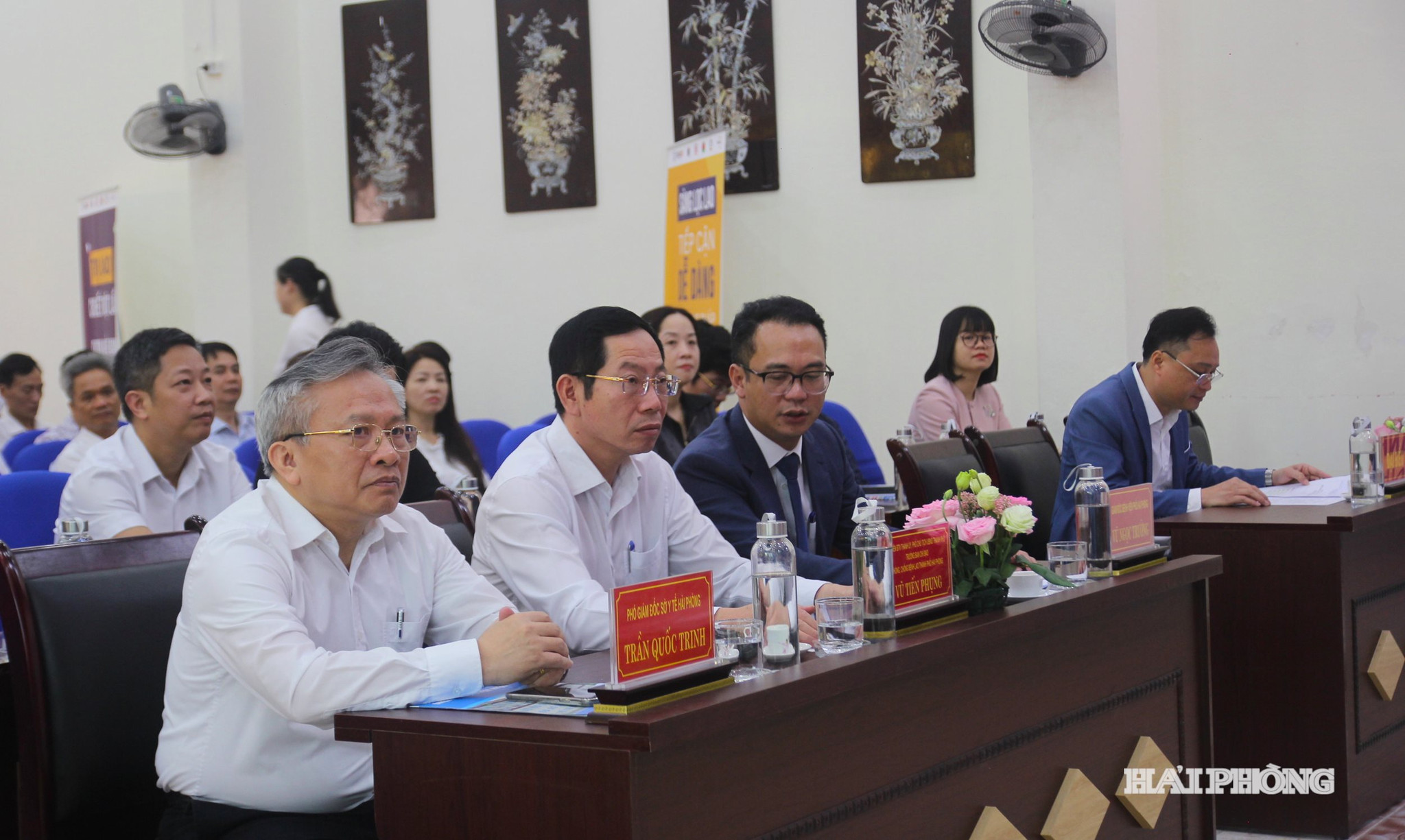 Đồng chí Vũ Tiến Phụng, Phó Chủ tịch UBND thành phố dự lễ mít tinh