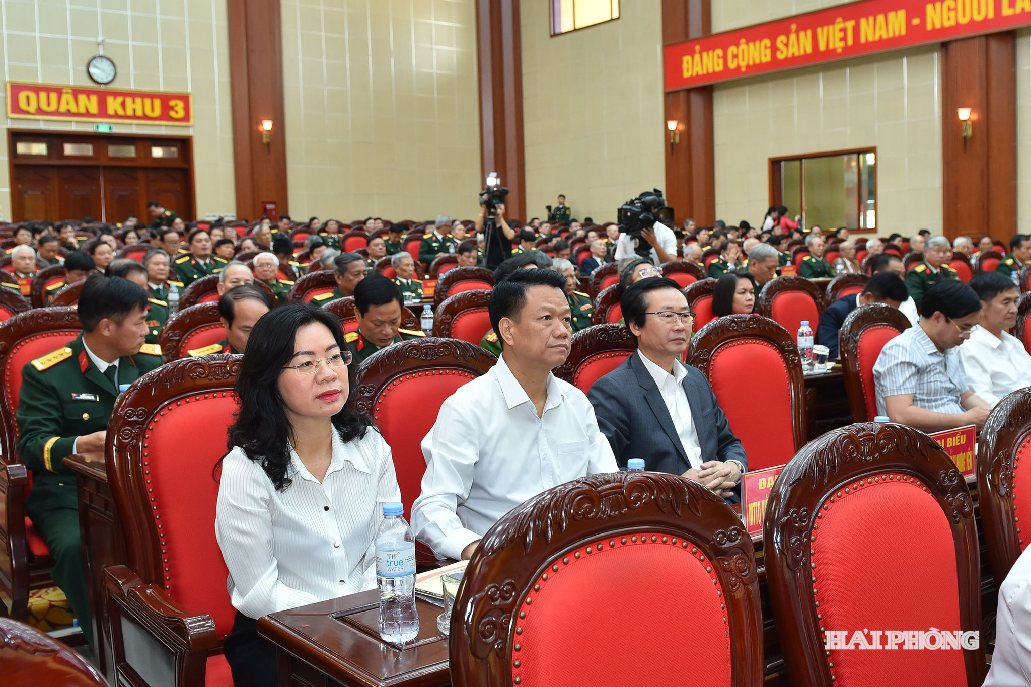 Các đại biểu dự lễ kỷ niệm.