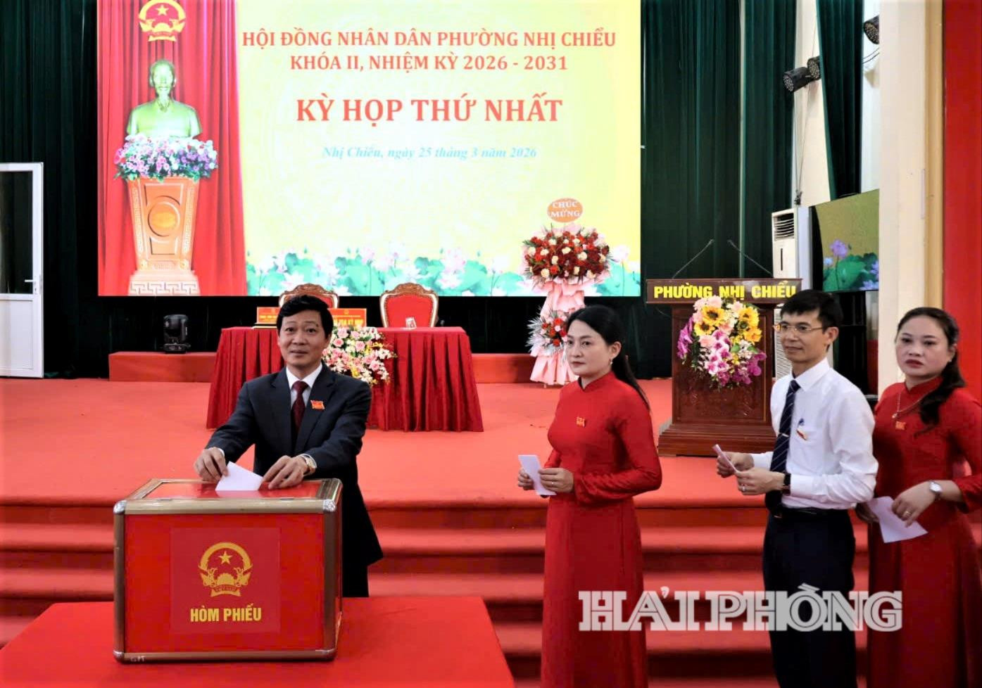 nhi-chieu-kien-toan-chuc-danh(1).jpg