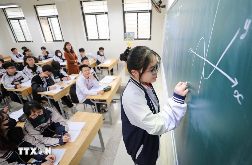 Giờ ôn tập môn Toán của học sinh khối 12, trường THPT Trương Định (Hà Nội). (Ảnh: Thanh Tùng/TTXVN)