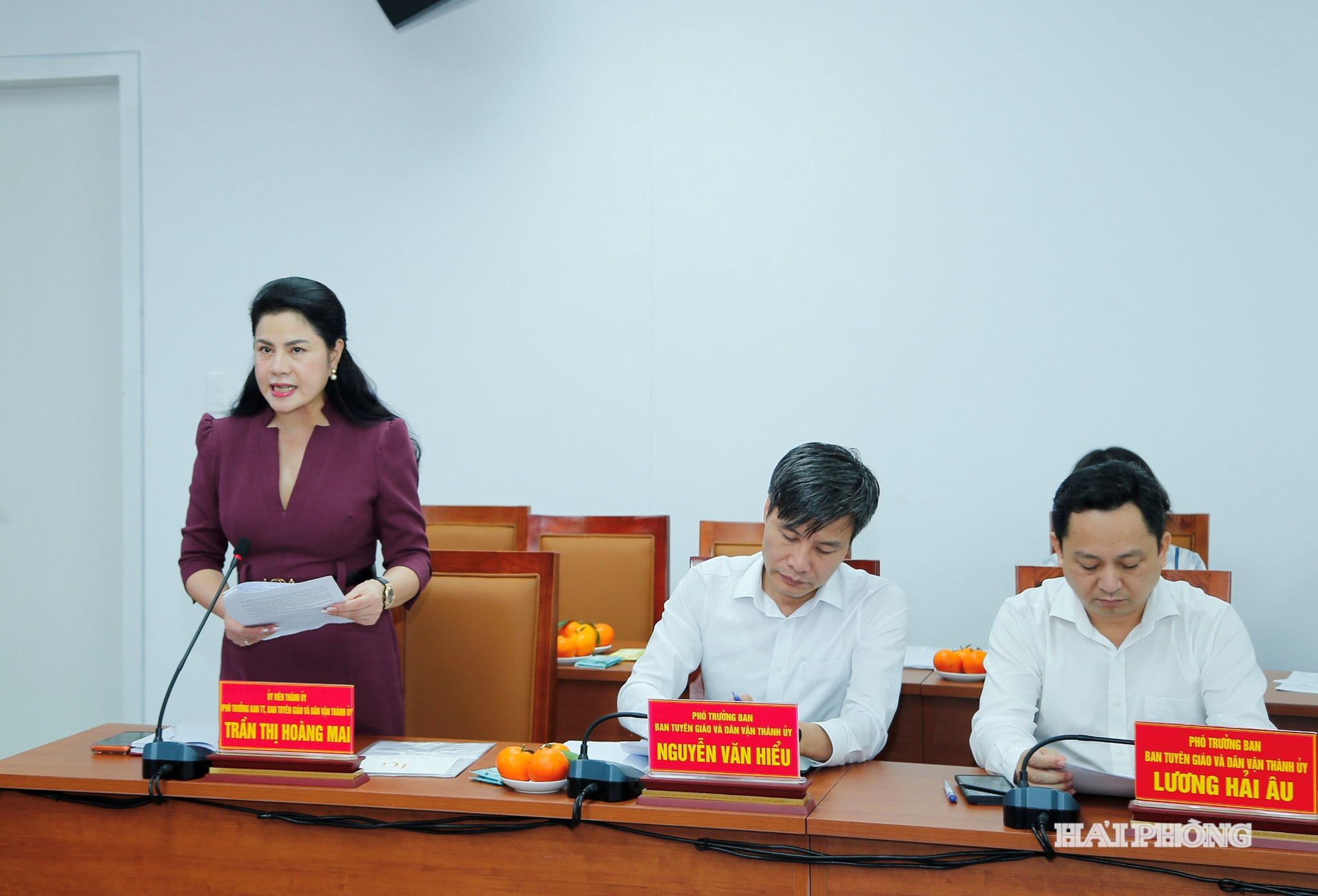 Đồng chí Trần Thị Hoàng Mai, Phó trưởng ban Thường trực ban Tuyên giáo Thành ủy phát biểu tại cuộc làm việc.