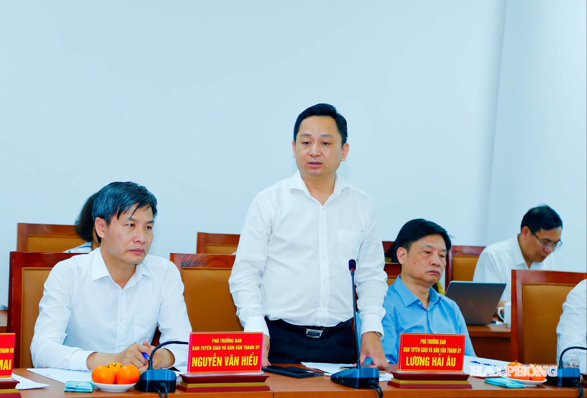 Đồng chí Lương Hải Âu, Phó trưởng ban Tuyên giáo Thành ủy phá biểu tại cuộc làm việc.