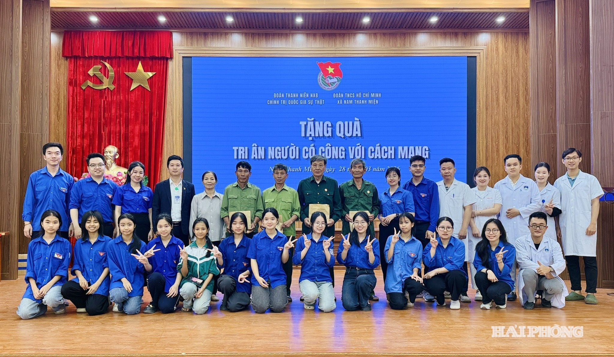 Dịp này, Đoàn thanh niên xã Nam Thanh Miện và Đoàn thanh niên Nhà xuất bản Chính trị quốc gia Sự thật trao 5 suất quà tặng hội viên cựu chiến binh, người có công có hoàn cảnh khó khăn.