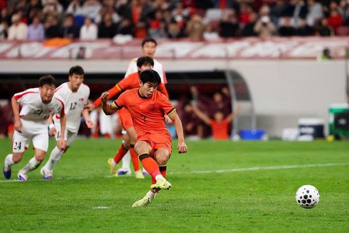 Trung Quốc thoát thua trước Triều Tiên, U23 Việt Nam hết cơ hội - Ảnh 2.