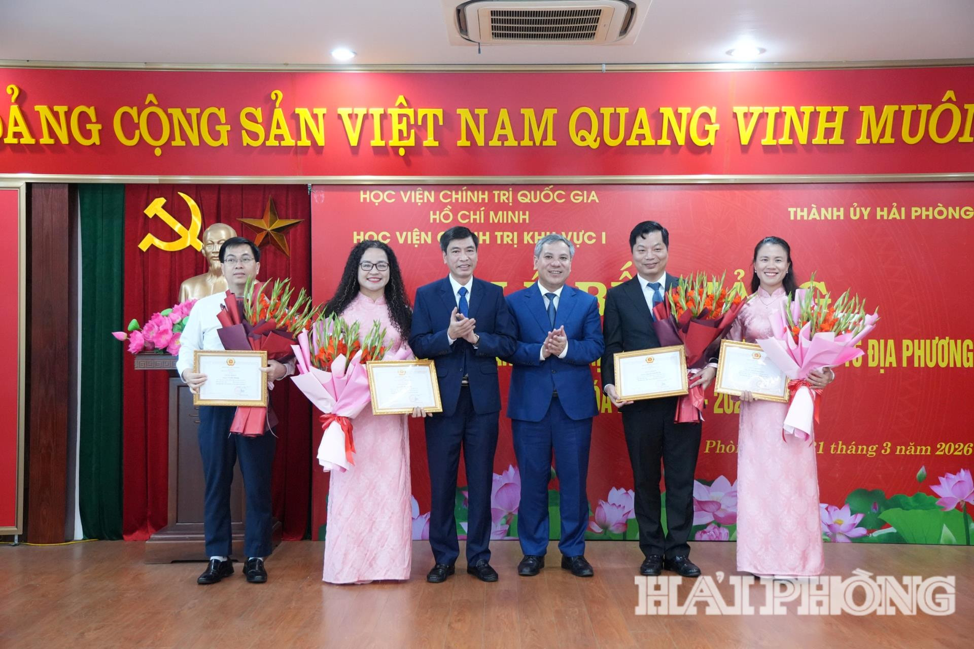 cac-hoc-vien-xuat-sac(1).jpg