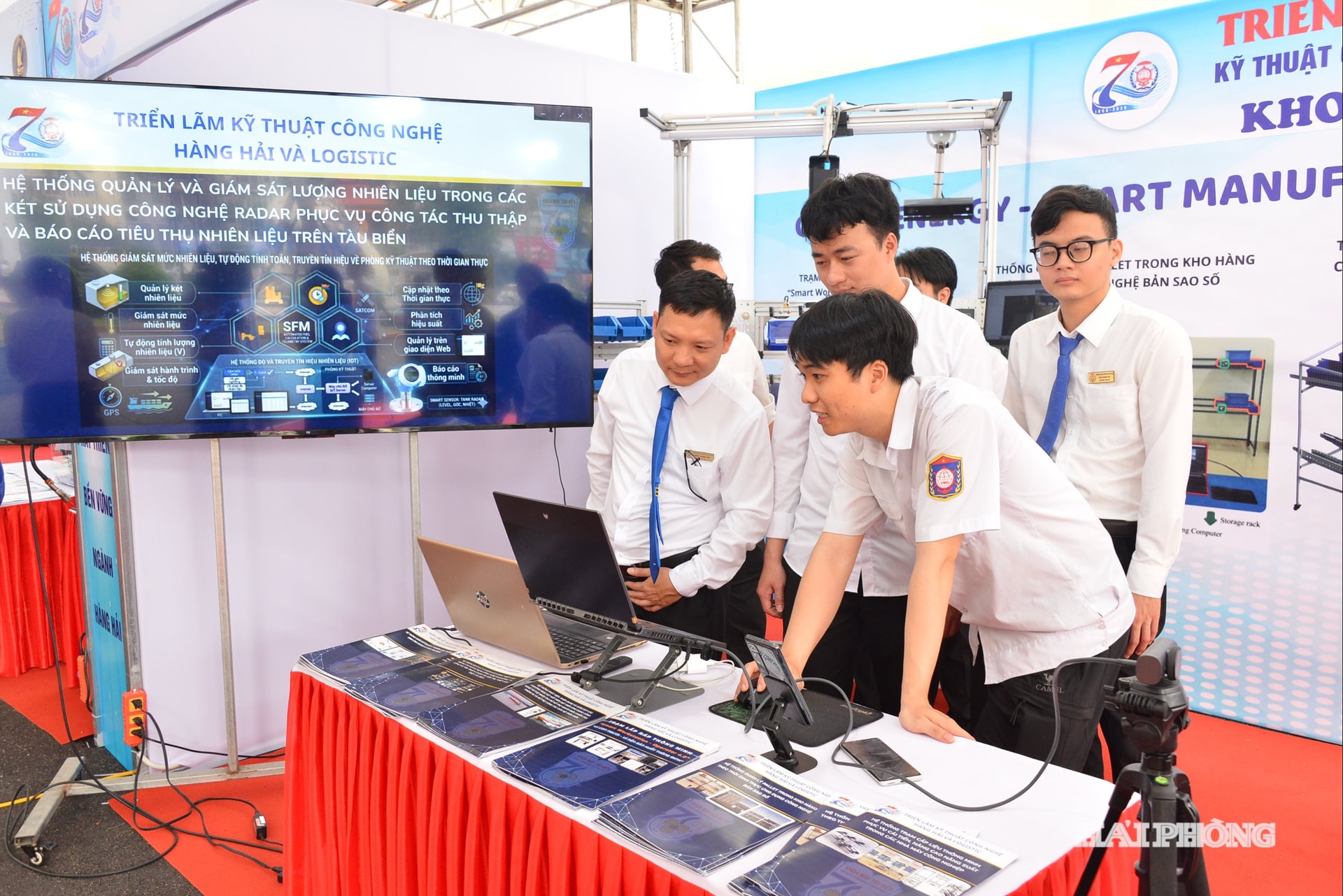 Triển lãm Kỹ thuật Công nghệ Hàng hải và Logistics quy tụ 10 gian hàng, trong đó có 08 gian của các Khoa/Viện trong Nhà trường và 02 gian của các doanh nghiệp đối tác là Công ty TNHH SMC Corporation Việt Nam và Công ty TNHH Van Der Leun Việt Nam